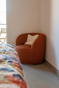 Posezení v ubytování Agosta: Terrace with sea view - Luxury flat | By Airnest
