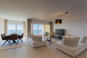 Posezení v ubytování Agosta: Terrace with sea view - Luxury flat | By Airnest
