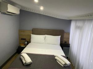 Postel nebo postele na pokoji v ubytování Sirkeci Esen Apart