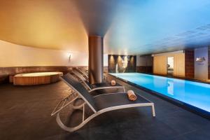 a swimming pool with a fireplace in a hotel room at Dom Pedro Lisboa in Lisbon