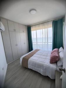 Ένα ή περισσότερα κρεβάτια σε δωμάτιο στο Sunorama Beach Garden - Seaview