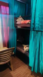 Krevet ili kreveti na kat u jedinici u objektu Non Stop Cafe Hostel & Stay
