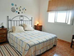 Tempat tidur dalam kamar di VILLA ZARAGOZA CON PISCINA PRIVADA