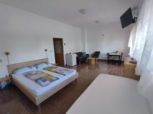 Postel nebo postele na pokoji v ubytování Rooms & Apartments Linda & Mario