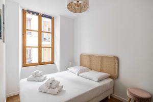 a bedroom with a white bed with towels on it at Magnificent renovated 2 rooms apartment - 1BR3p in Cannes