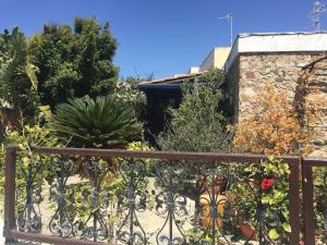 Φωτογραφία από το άλμπουμ του Kos Guest House with patio and garden στην Αντιμάχεια