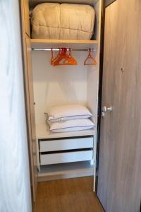 Postel nebo postele na pokoji v ubytování Elpidas studio