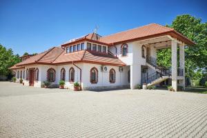 a large house with a brick driveway at Silver Major in Kaba