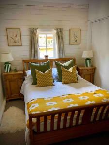 En eller flere senge i et værelse på Sissinghurst Stables