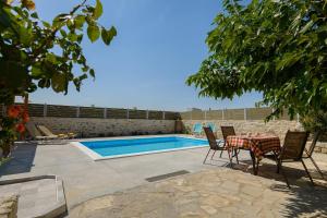 Bazén v ubytovaní Orelia Cretan Deluxe Apartments alebo v jeho blízkosti