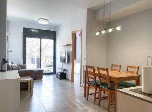 a kitchen and living room with a table and chairs at Apartment Marina in Vilanova i la Geltrú
