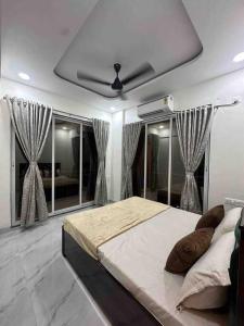 Giường trong phòng chung tại West Valley Villa Casa Montana ,Kashid Alibaug
