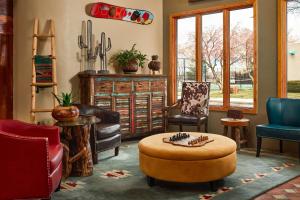 Hilton Tapestry Collection, Hotel Don Fernando De Taos的休息区