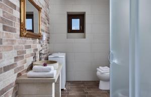 Kúpeľňa v ubytovaní Orelia Cretan Deluxe Apartments