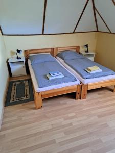 Кровать или кровати в номере Balaton Beach Gyenesdiás