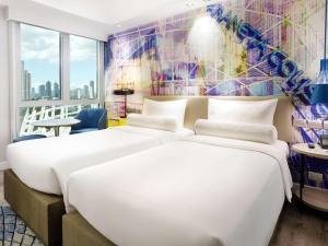 ibis Styles Manila Araneta City客房内的一张或多张床位