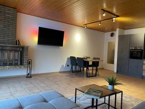 Μια τηλεόραση ή/και κέντρο ψυχαγωγίας στο Apartment Harzperle - Lautenthal