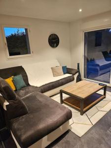 a living room with a couch and a coffee table at Superbe bas de Villa au calme in Cagnes-sur-Mer