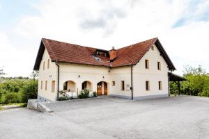 a large white house with a large driveway at Zelena Oaza - B&B in Miklavž pri Ormožu