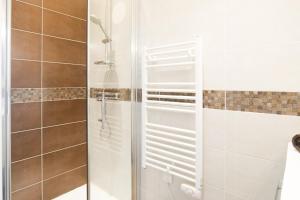 a shower with a glass door in a bathroom at Jolie maison rénovée dans le centre-ville avec garage privatif Les Sables 4 personnes in Les Sables-dʼOlonne