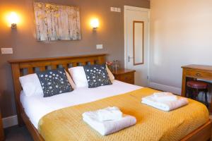 Φωτογραφία από το άλμπουμ του The Gate Hangs High σε Hook Norton