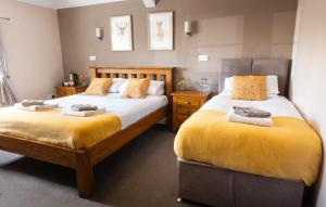 Φωτογραφία από το άλμπουμ του The Gate Hangs High σε Hook Norton