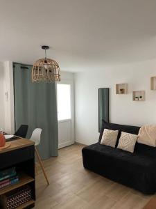 Χώρος καθιστικού στο Le HappyNous, cosy, climatisé, wifi, parking privé intérieur +8 φωτογραφίες