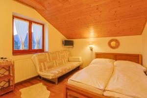 Posteľ alebo postele v izbe v ubytovaní Apartmány Anička ubytovanie region Liptovský Mikuláš