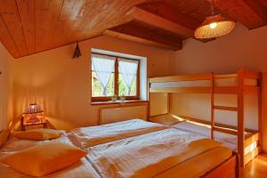 Posteľ alebo postele v izbe v ubytovaní Apartmány Anička ubytovanie region Liptovský Mikuláš