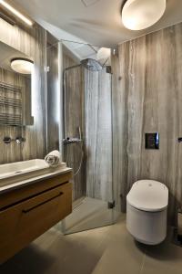 a bathroom with a toilet and a shower at Sun Hill Luxury Suites in Budapest