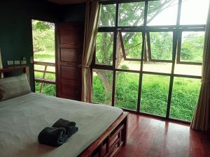 พบรักรีสอร์ท Pobruk resort客房内的一张或多张床位