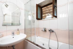 A bathroom at Iris Villas Lefkada - Karavi Villa with private sea access
