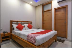 Postel nebo postele na pokoji v ubytování Hotel Clink New Delhi Airport