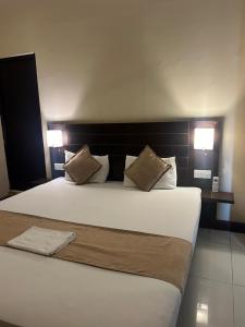 Postel nebo postele na pokoji v ubytování MercuryFM 101 Yarl Mercury Inn - Jaffna