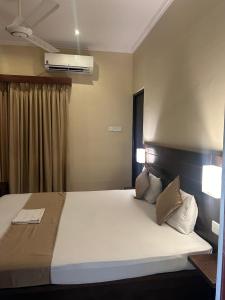 Postel nebo postele na pokoji v ubytování MercuryFM 101 Yarl Mercury Inn - Jaffna