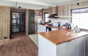 Cuina o zona de cuina de Cozy Home In Gol With Kitchen