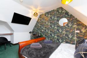TV a/nebo společenská místnost v ubytování Carlton Hotel