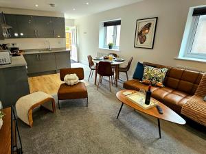 Imagine din galeria proprietății Pass the Keys Flat 3 · Stylish Modern Apt with Patio în Telford