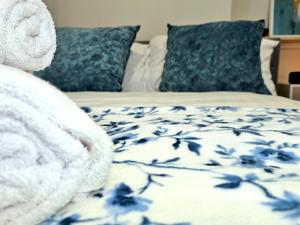Imagine din galeria proprietății Pass the Keys Flat 3 · Stylish Modern Apt with Patio în Telford