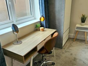 Imagine din galeria proprietății Pass the Keys Flat 3 · Stylish Modern Apt with Patio în Telford