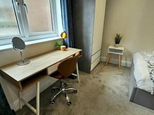 Imagine din galeria proprietății Pass the Keys Flat 3 · Stylish Modern Apt with Patio în Telford