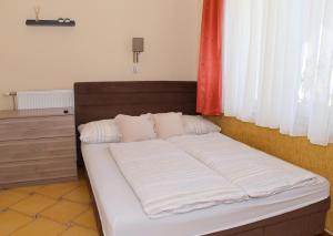 Postel nebo postele na pokoji v ubytování Makotel Apartmanház