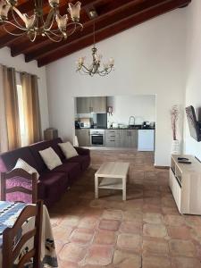 a living room with a couch and a table at Casa dos Sapos in Mértola