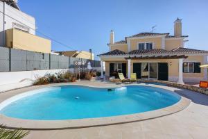 Πισίνα στο ή κοντά στο Villa Tucha