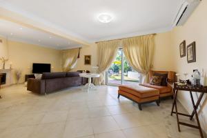 Χώρος καθιστικού στο Villa Tucha