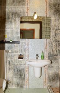 Koupelna v ubytování Makotel Apartmanház