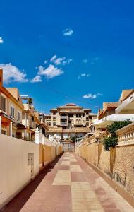 an empty street with buildings in the background at Villa Suérte del Mar in Torrevieja