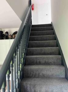 Foto dalla galleria di V93C9R0 Stone View Wonderful spacious two bed attic rooms private entrance private bathroom with kitchenette a Killarney, Co Kerry