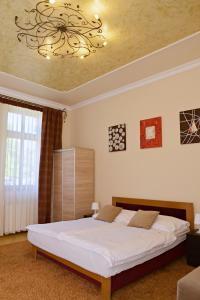 Postel nebo postele na pokoji v ubytování Makotel Apartmanház