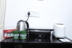 Naini's Nest Alpine View的咖啡和沏茶工具